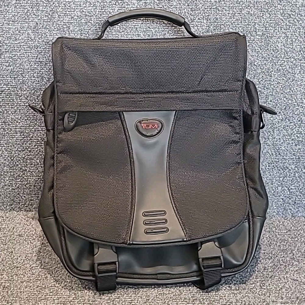 TUMI Crossbody Messenger Bag Padded (No Strap)‎ Black Nylon Pockets - Pre-owned
